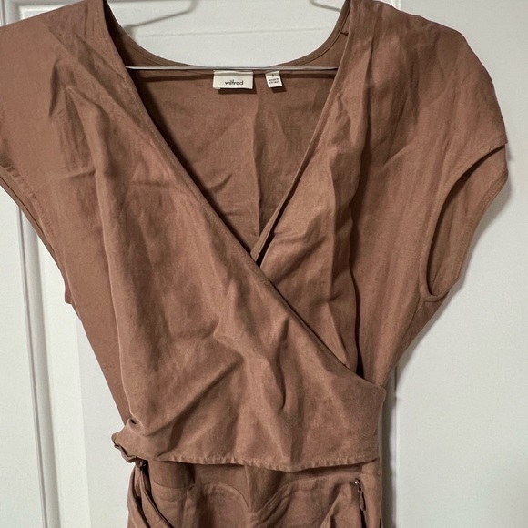 Aritzia Jumpsuit in a beautiful chestnut nutmeg - amazing condition - Picture 2 of 6